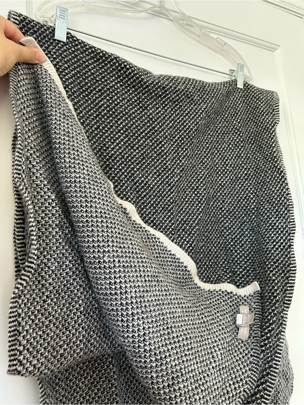 Banana Republic Italian Yarn Scarf Merino Wool Cashmere Alpaca Black White 33